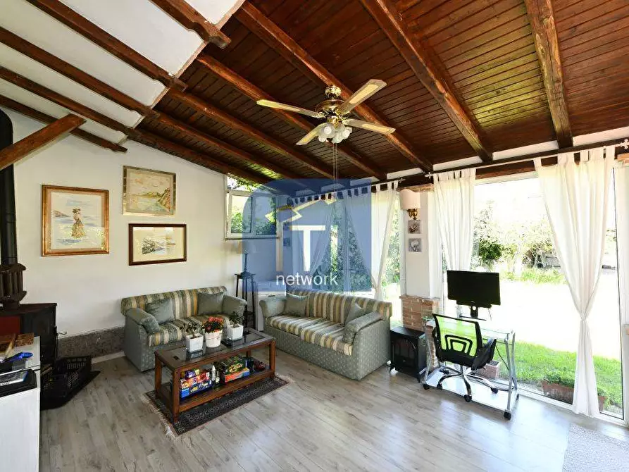 Immagine 1 di Casa semindipendente in vendita  in Via Dora Baltea a Ardea