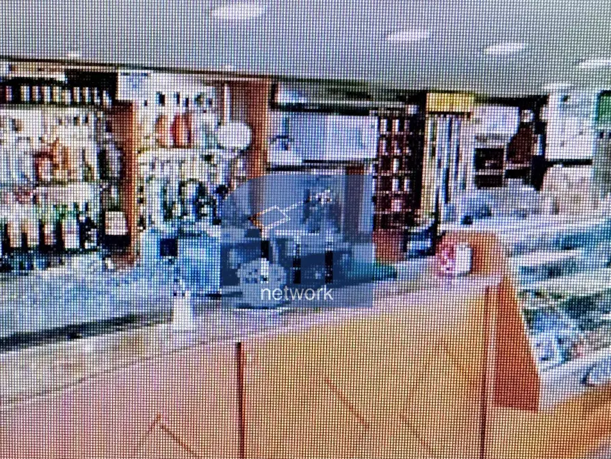 Immagine 11 di Locale commerciale in affitto  in Piazza Anco Marzio 7 a Roma