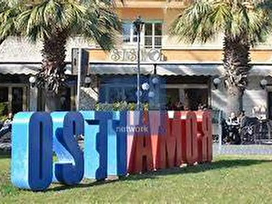 Immagine 15 di Locale commerciale in affitto  in Piazza Anco Marzio 7 a Roma