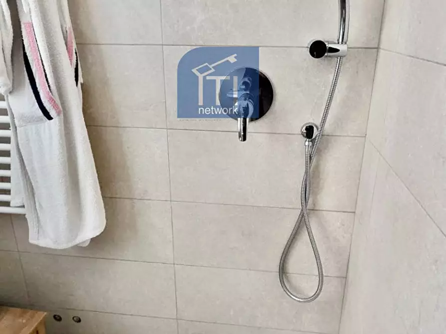 Immagine 17 di Attico in vendita  in Via Capitan casella 3 a Roma