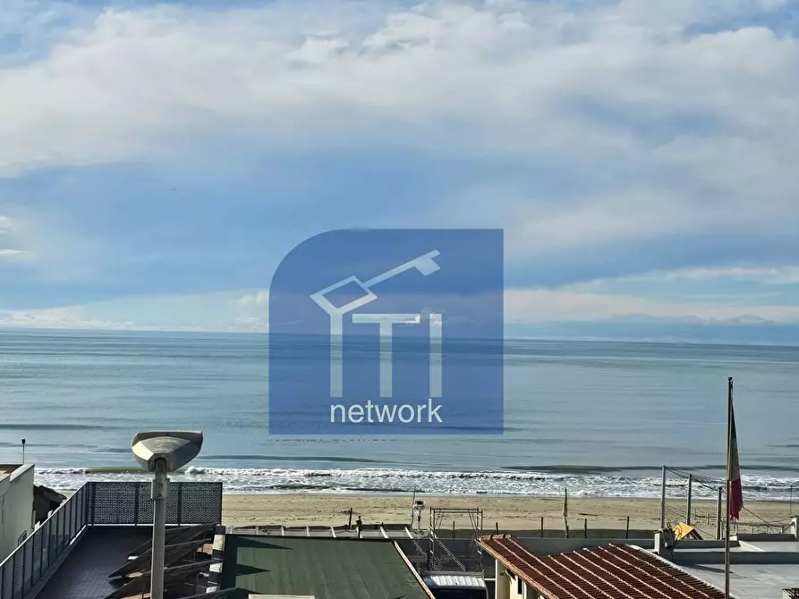 Immagine 4 di Appartamento in vendita  in l.mare delle Meduse a Pomezia