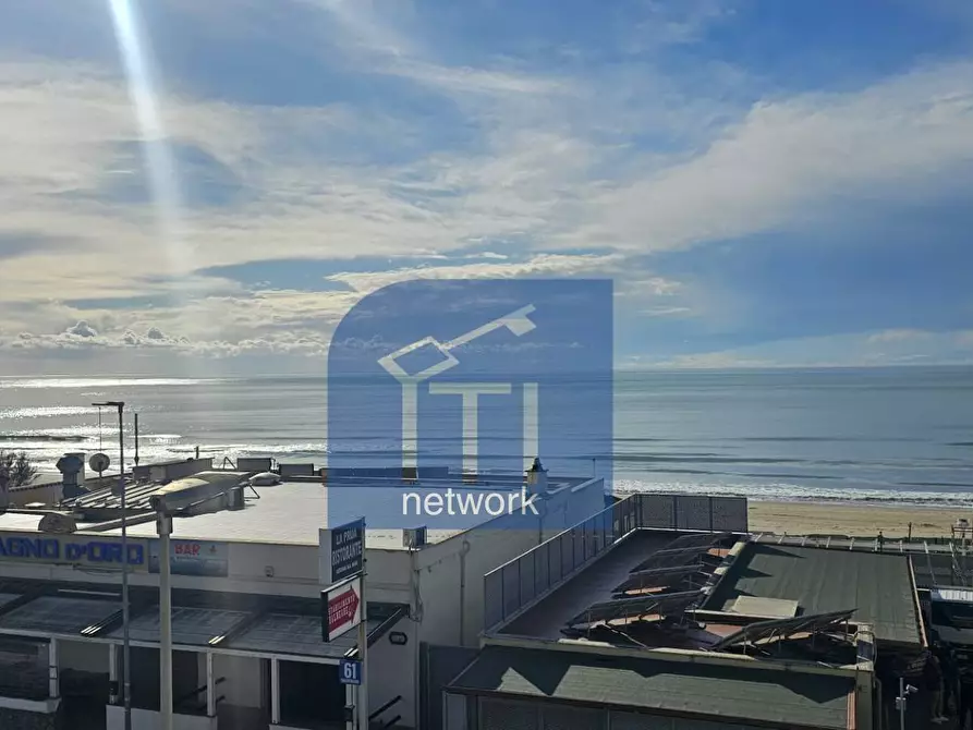 Immagine 34 di Appartamento in vendita  in l.mare delle Meduse a Pomezia