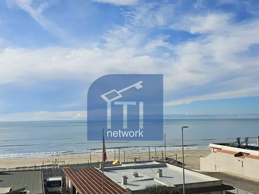 Immagine 37 di Appartamento in vendita  in l.mare delle Meduse a Pomezia