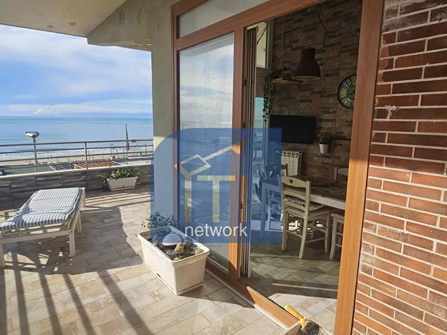 Immagine 38 di Appartamento in vendita  in l.mare delle Meduse a Pomezia