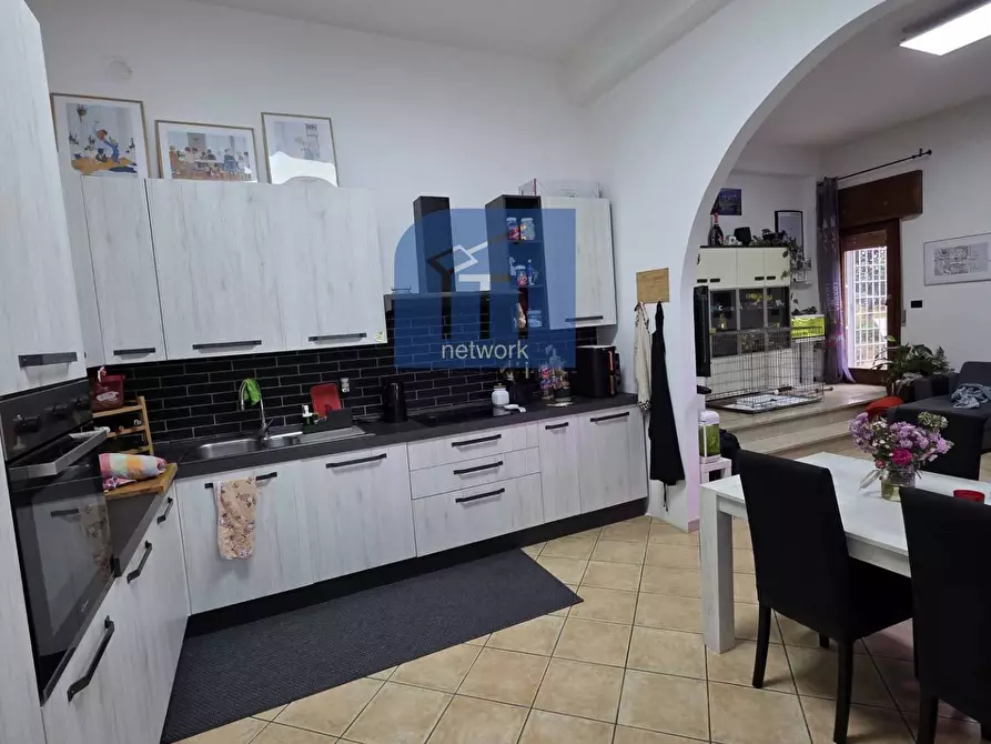 Immagine 6 di Appartamento in vendita  in via Laurentina a Pomezia