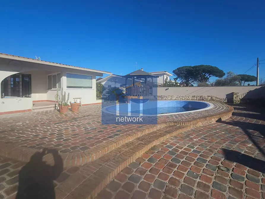 Immagine 2 di Villa in vendita  in via adda a Ardea