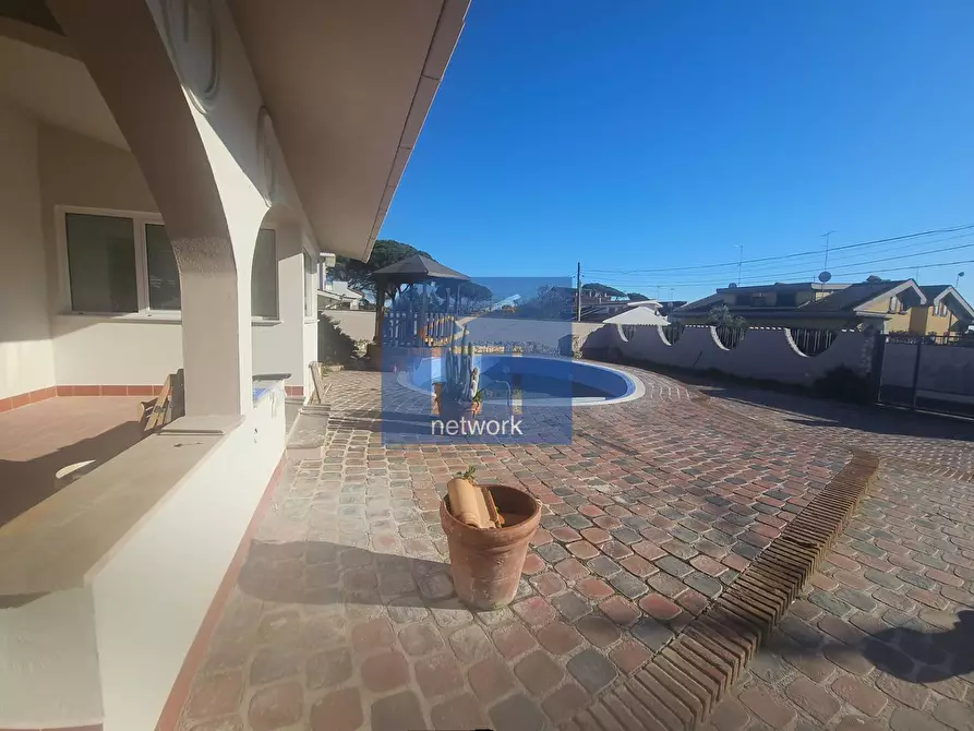 Immagine 3 di Villa in vendita  in via adda a Ardea