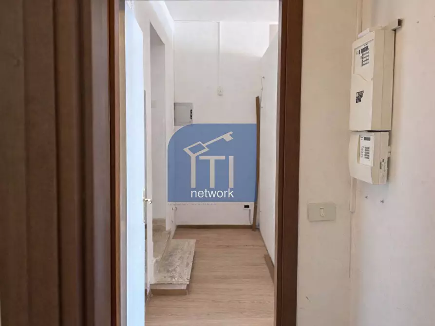 Immagine 12 di Locale commerciale in affitto  in Lungomare Duca degli Abruzzi 84 a Roma