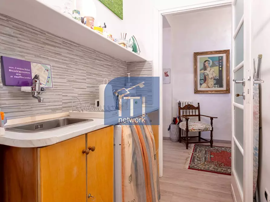 Immagine 11 di Appartamento in vendita  in via della stazione del lido 28 a Roma