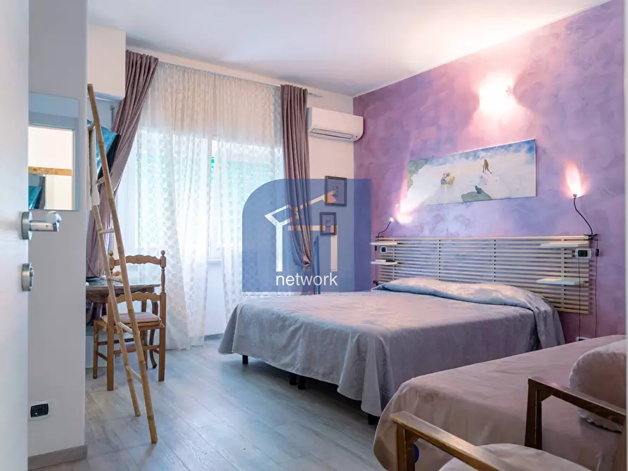 Immagine 2 di Appartamento in vendita  in via della stazione del lido 28 a Roma