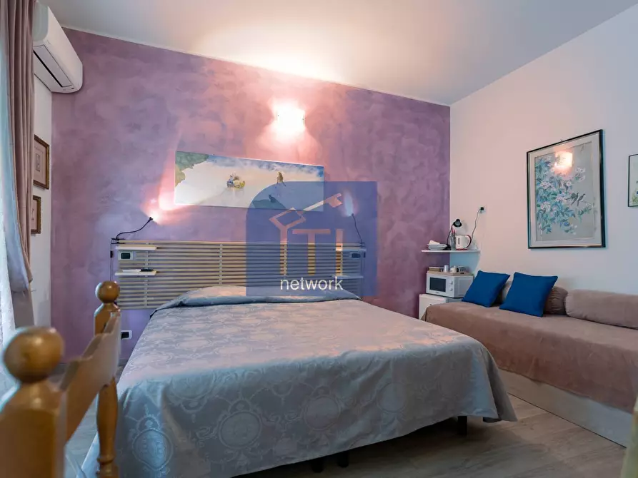 Immagine 13 di Appartamento in vendita  in via della stazione del lido 28 a Roma