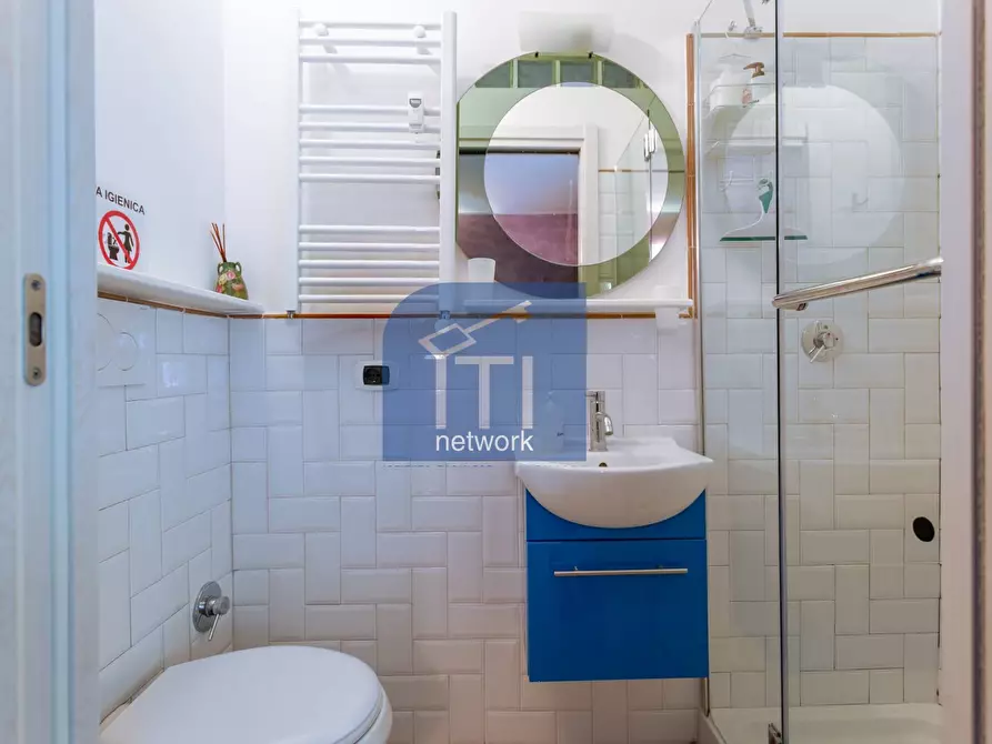 Immagine 16 di Appartamento in vendita  in via della stazione del lido 28 a Roma