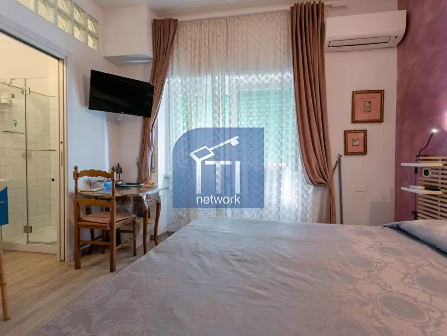 Immagine 17 di Appartamento in vendita  in via della stazione del lido 28 a Roma