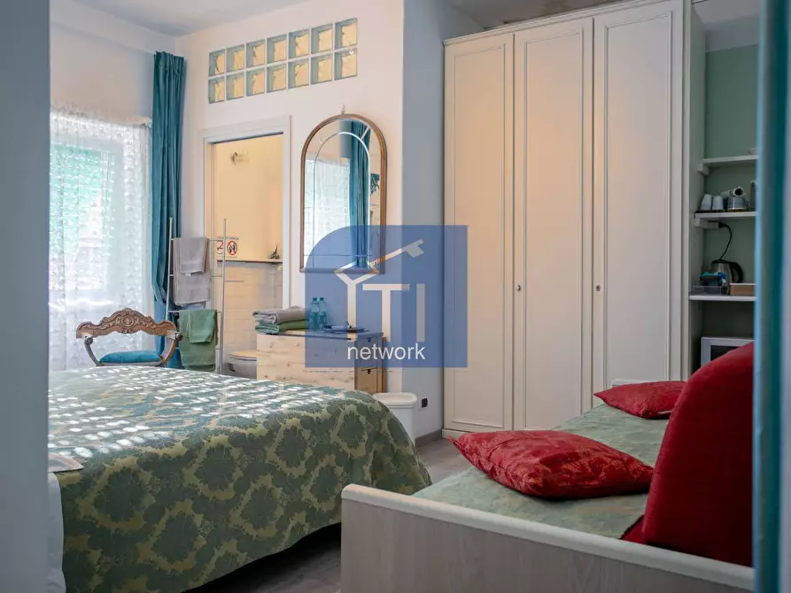 Immagine 18 di Appartamento in vendita  in via della stazione del lido 28 a Roma