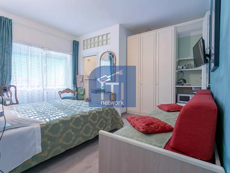 Immagine 19 di Appartamento in vendita  in via della stazione del lido 28 a Roma