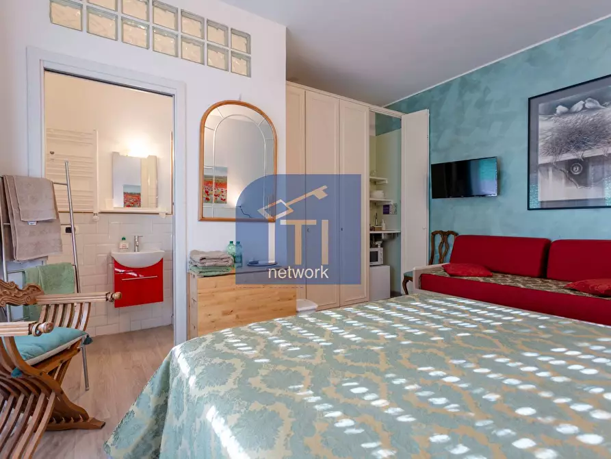 Immagine 23 di Appartamento in vendita  in via della stazione del lido 28 a Roma