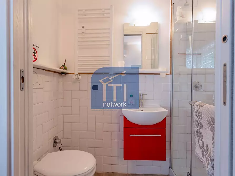 Immagine 24 di Appartamento in vendita  in via della stazione del lido 28 a Roma