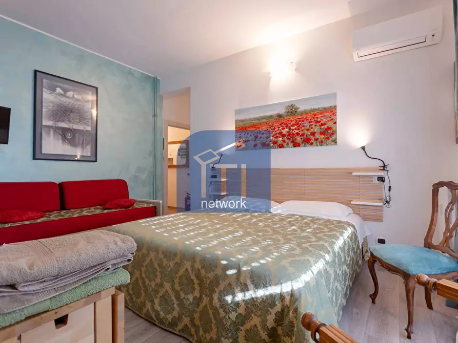 Immagine 25 di Appartamento in vendita  in via della stazione del lido 28 a Roma