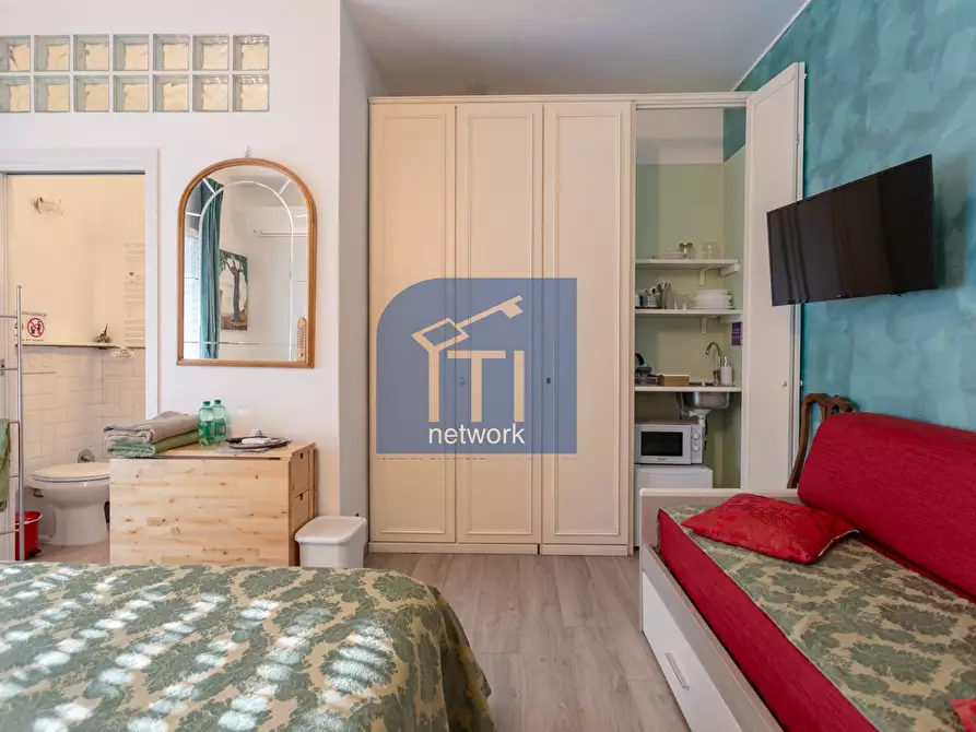 Immagine 27 di Appartamento in vendita  in via della stazione del lido 28 a Roma