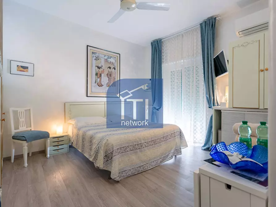 Immagine 31 di Appartamento in vendita  in via della stazione del lido 28 a Roma