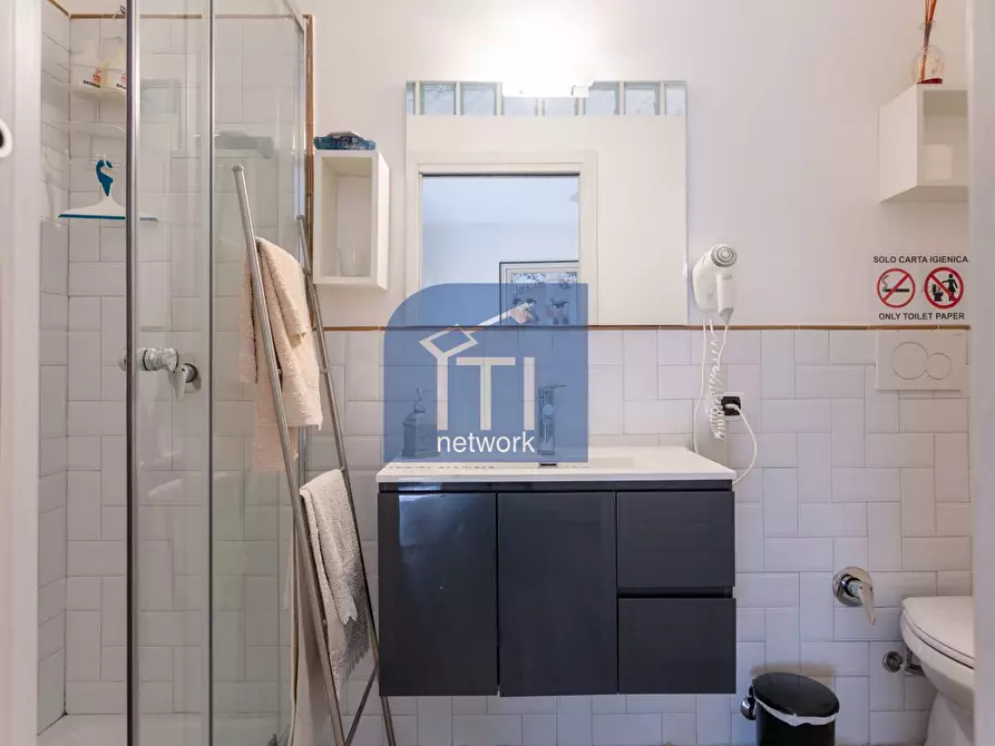 Immagine 33 di Appartamento in vendita  in via della stazione del lido 28 a Roma