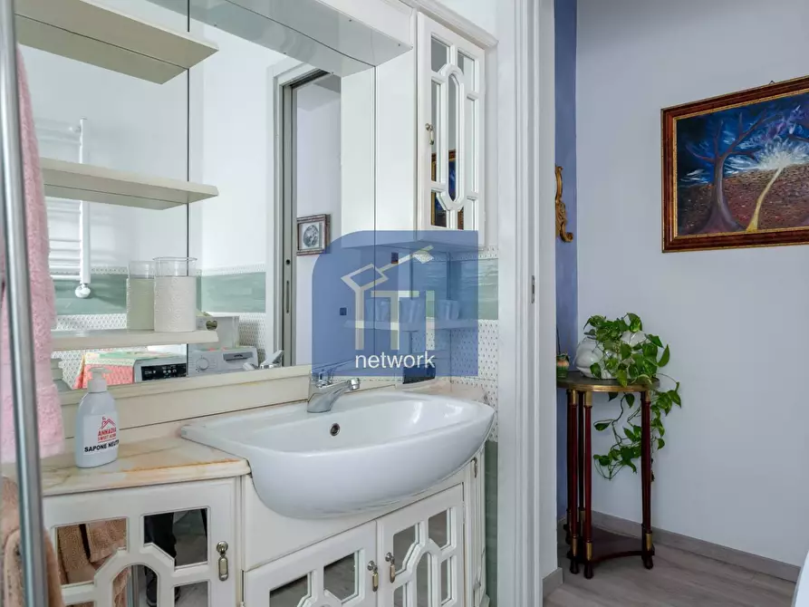 Immagine 51 di Appartamento in vendita  in via della stazione del lido 28 a Roma