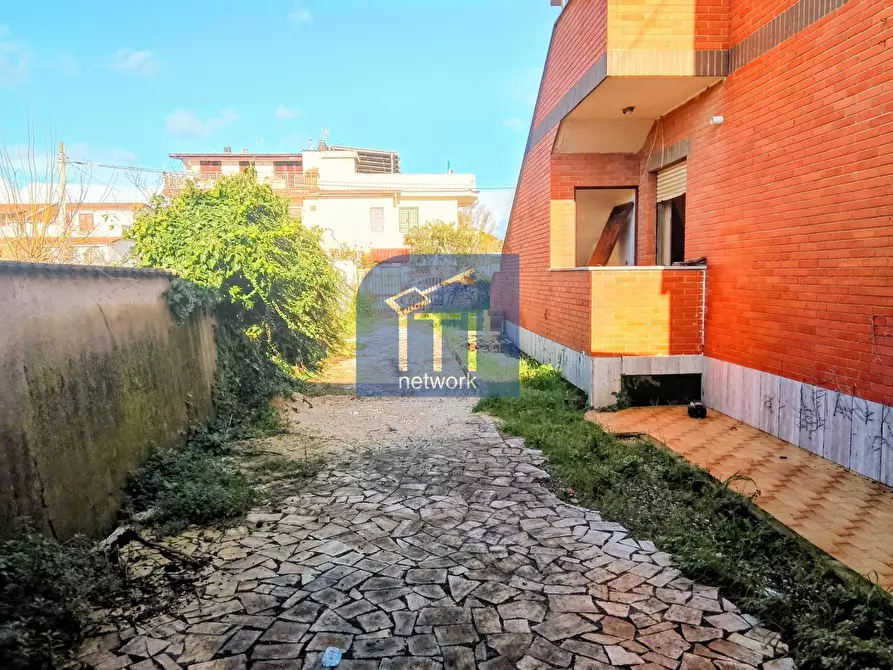 Immagine 1 di Villa in vendita  in VIA bergamo a Ardea