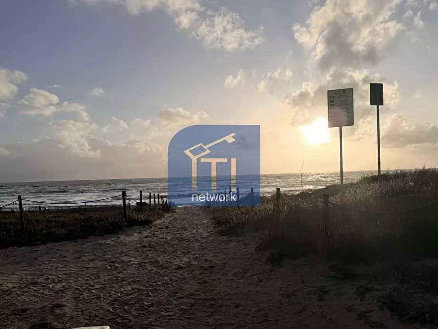 Immagine 1 di Appartamento in vendita  in Lungomare Delle Sirene a Pomezia