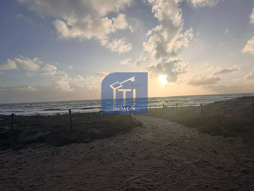 Immagine 2 di Appartamento in vendita  in Lungomare Delle Sirene a Pomezia