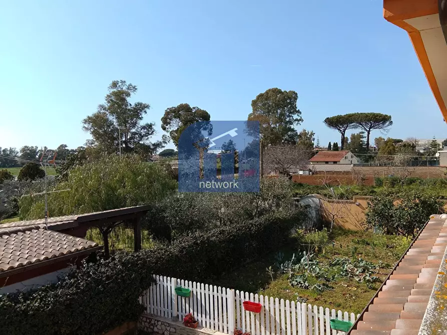 Immagine 36 di Villa in vendita  in VIA ASSISI a Pomezia