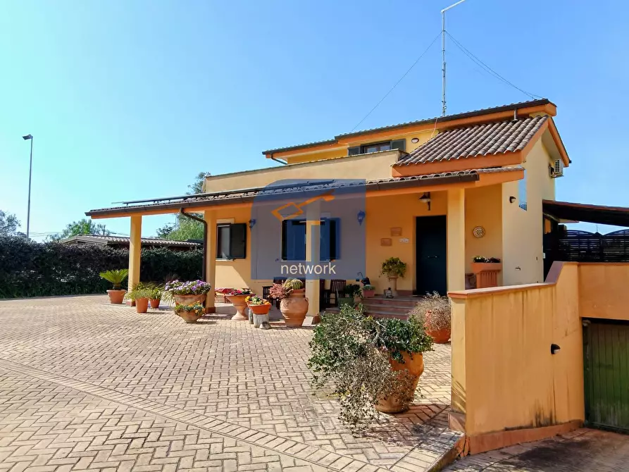 Immagine 4 di Villa in vendita  in VIA ASSISI a Pomezia