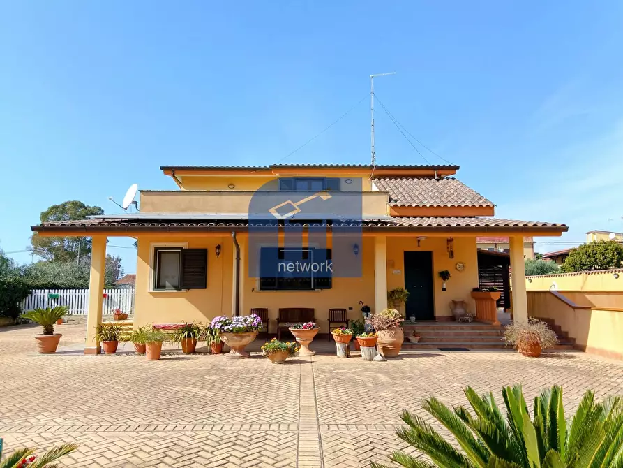 Immagine 3 di Villa in vendita  in VIA ASSISI a Pomezia
