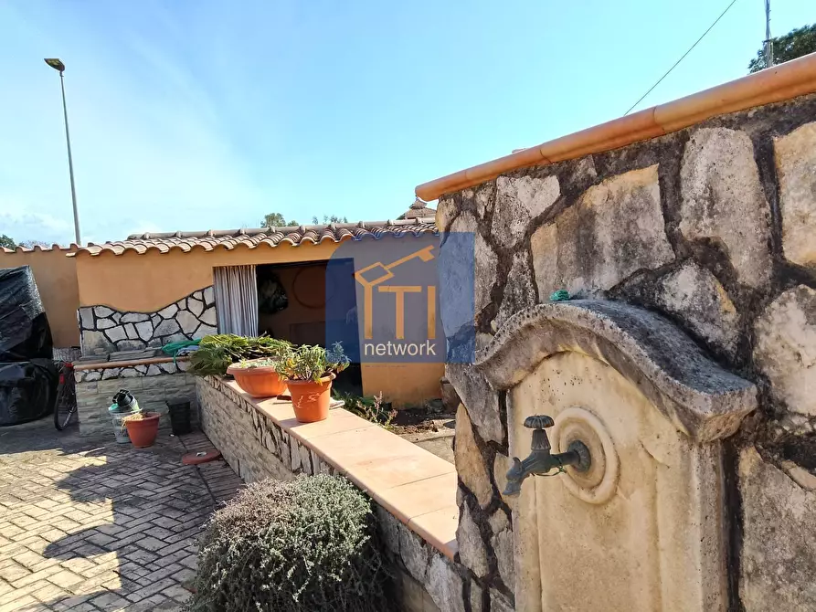 Immagine 33 di Villa in vendita  in VIA ASSISI a Pomezia