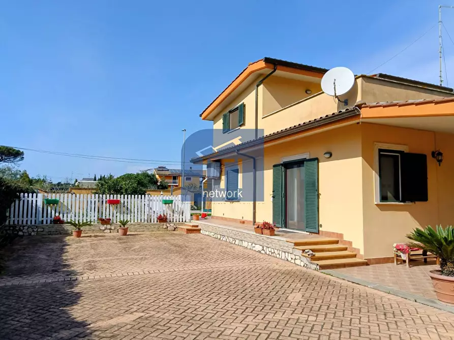 Immagine 8 di Villa in vendita  in VIA ASSISI a Pomezia