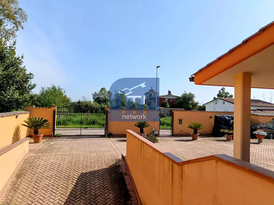 Immagine 35 di Villa in vendita  in VIA ASSISI a Pomezia