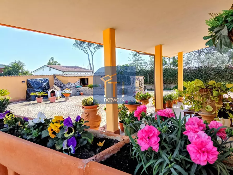 Immagine 9 di Villa in vendita  in VIA ASSISI a Pomezia