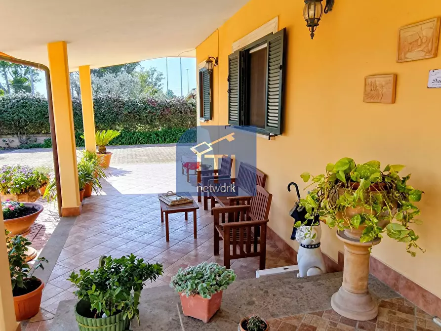 Immagine 32 di Villa in vendita  in VIA ASSISI a Pomezia