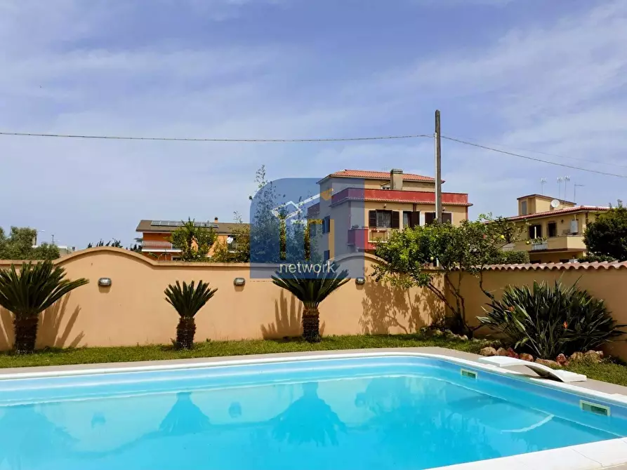 Immagine 1 di Villa in vendita  in VIA ASSISI a Pomezia