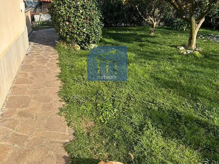 Immagine 4 di Casa semindipendente in vendita  in Via della castagnetta a Pomezia