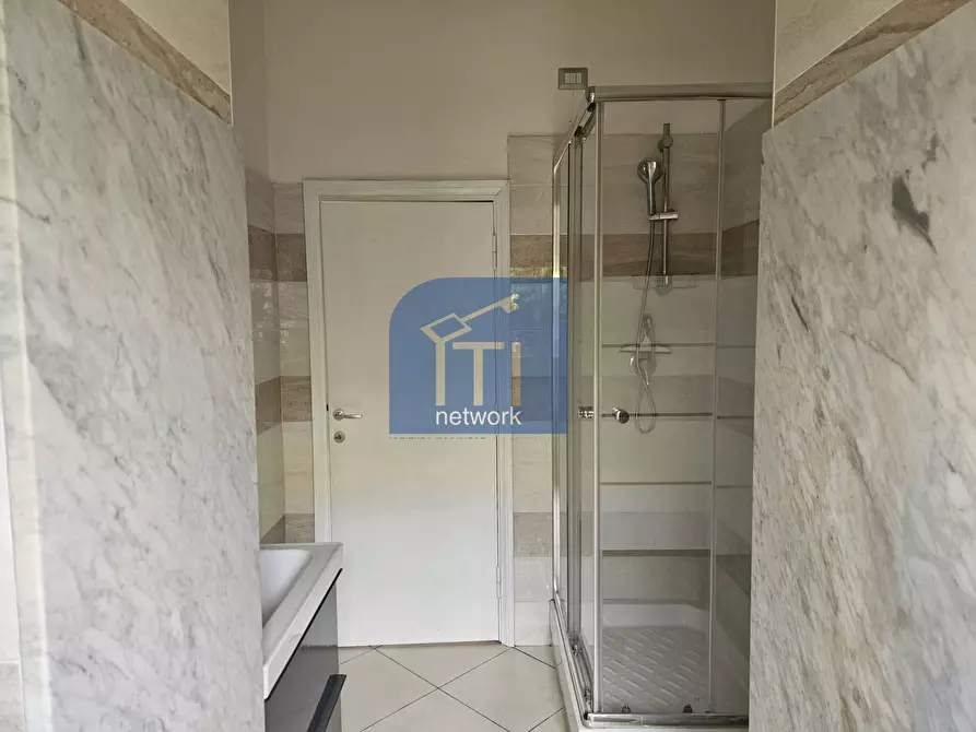 Immagine 12 di Villa in vendita  in VIALE SPAGNA a Pomezia