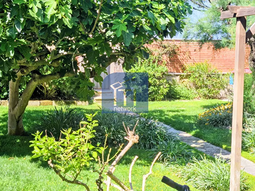 Immagine 24 di Villa in vendita  in VIALE SPAGNA a Pomezia