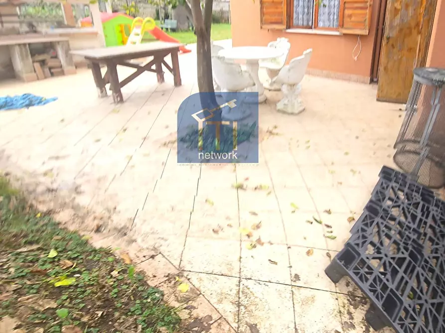 Immagine 23 di Villetta a schiera in vendita  in Via dell' Orione a Pomezia