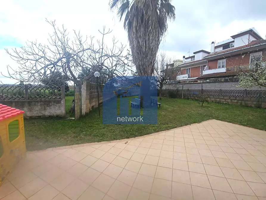 Immagine 3 di Villetta a schiera in vendita  in Via dell' Orione a Pomezia