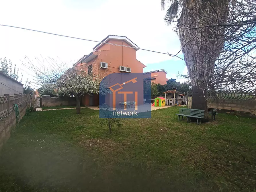 Immagine 1 di Villetta a schiera in vendita  in Via dell' Orione a Pomezia