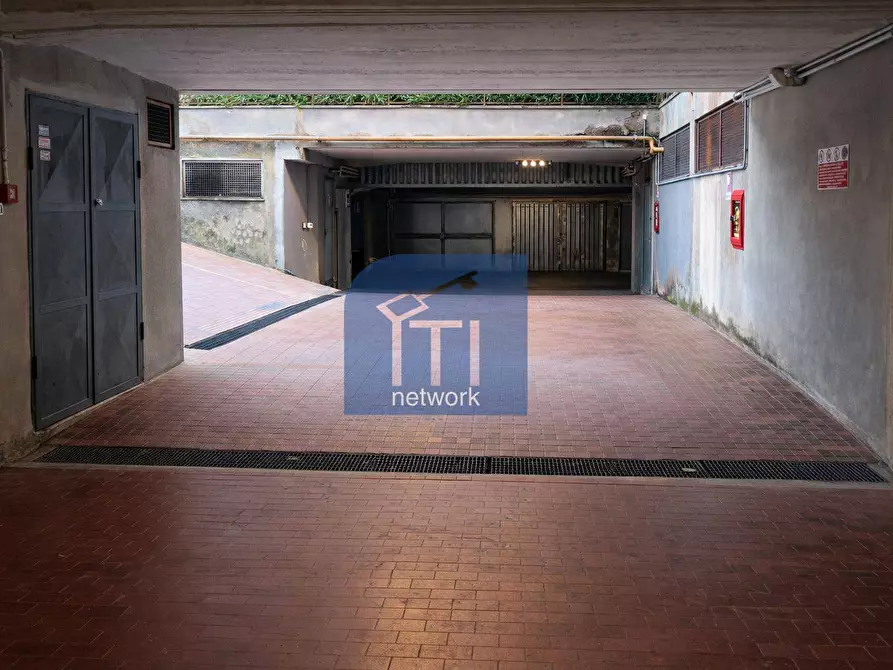 Immagine 6 di Box auto in vendita  in Viale Dei Promontori 392 a Roma