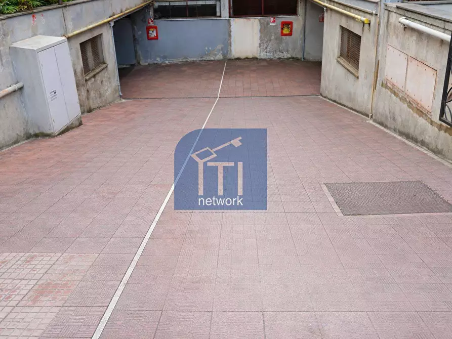 Immagine 7 di Box auto in vendita  in Viale Dei Promontori 392 a Roma