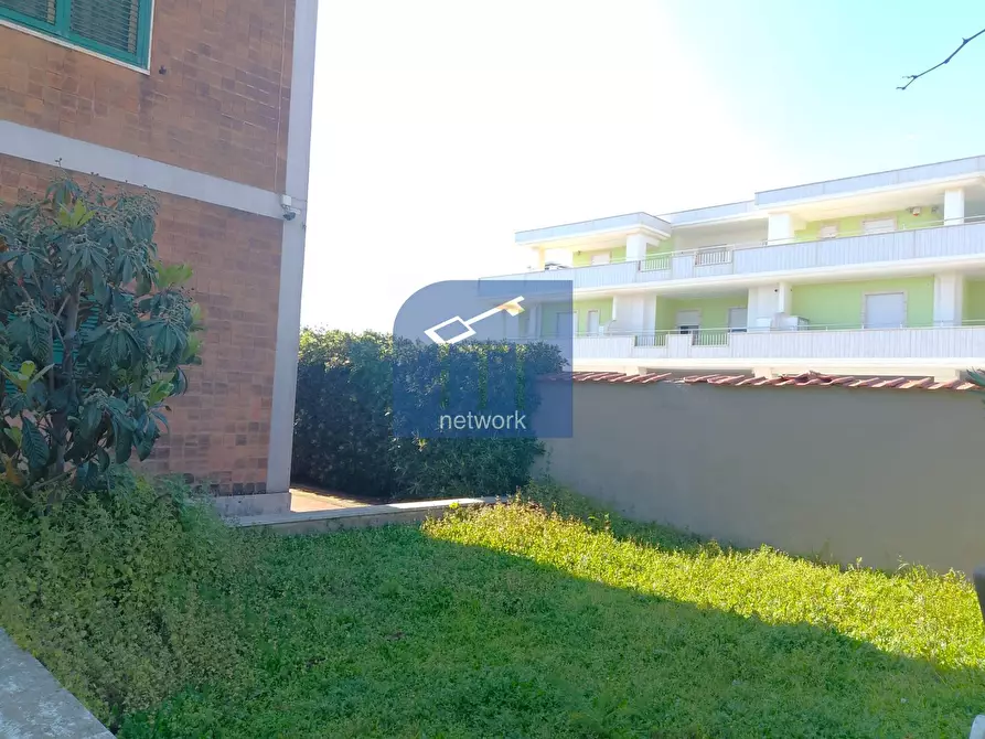 Immagine 36 di Villa in vendita  in VIALE SPAGNA a Pomezia