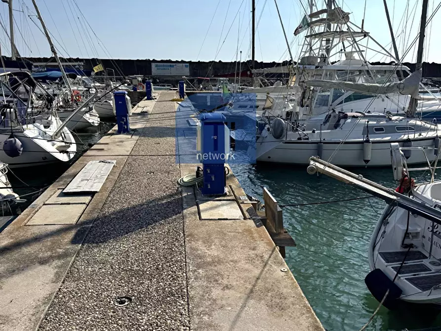 Immagine 8 di Box auto in vendita  in Lungomare Duca degli Abruzzi 84 a Roma
