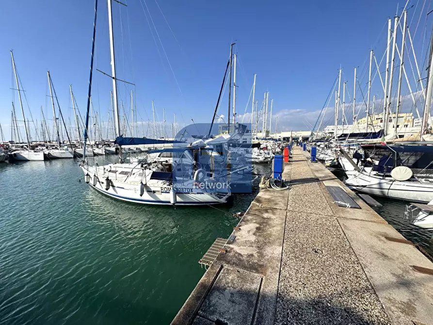 Immagine 9 di Box auto in vendita  in Lungomare Duca degli Abruzzi 84 a Roma