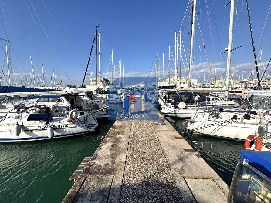 Immagine 10 di Box auto in vendita  in Lungomare Duca degli Abruzzi 84 a Roma